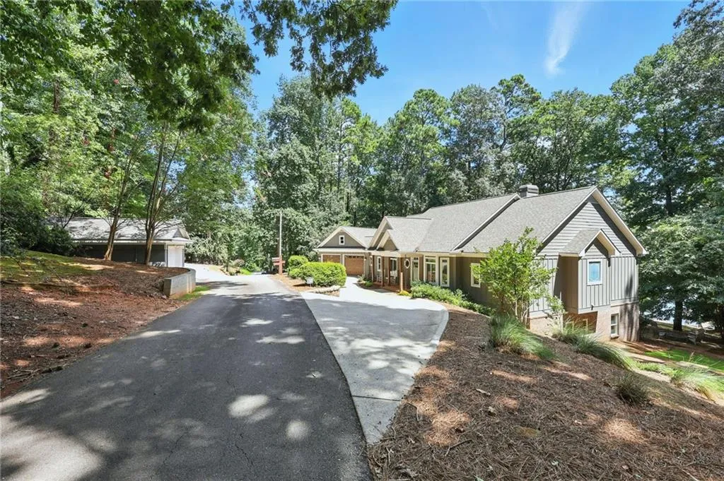 Gainesville, Georgia 30504, United States, 4 Bedrooms Bedrooms, ,5 BathroomsBathrooms,Residential,Pending,197914