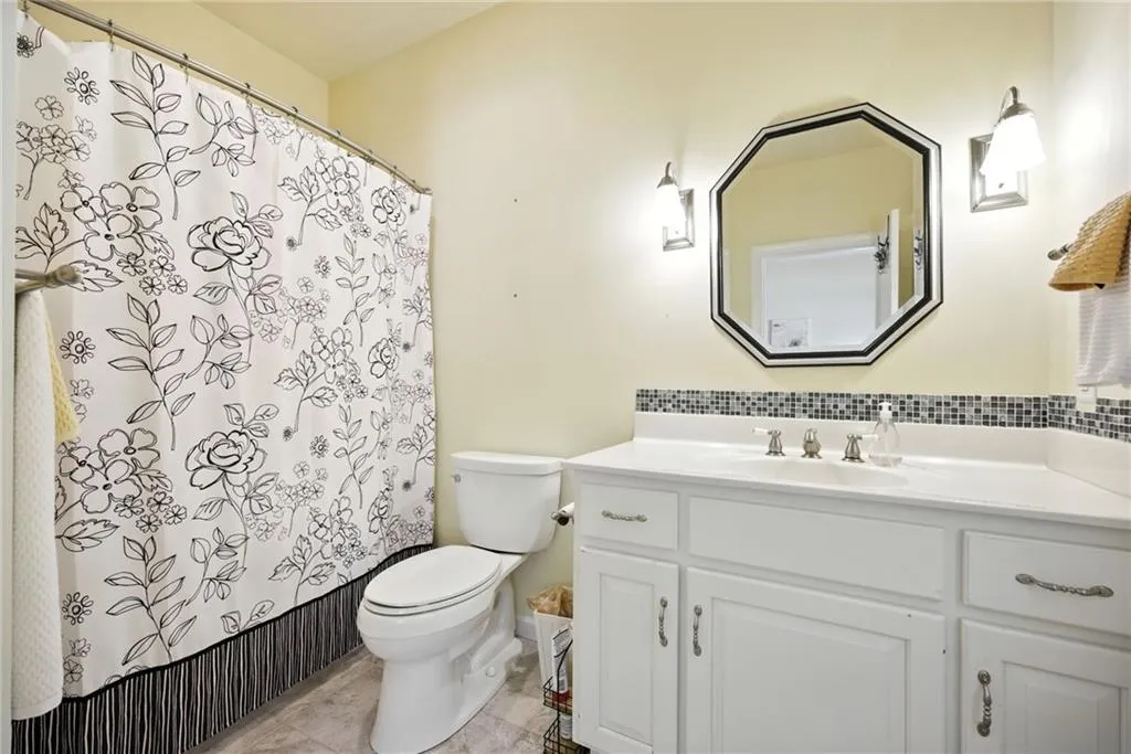 Gainesville, Georgia 30504, United States, 4 Bedrooms Bedrooms, ,5 BathroomsBathrooms,Residential,Pending,197914