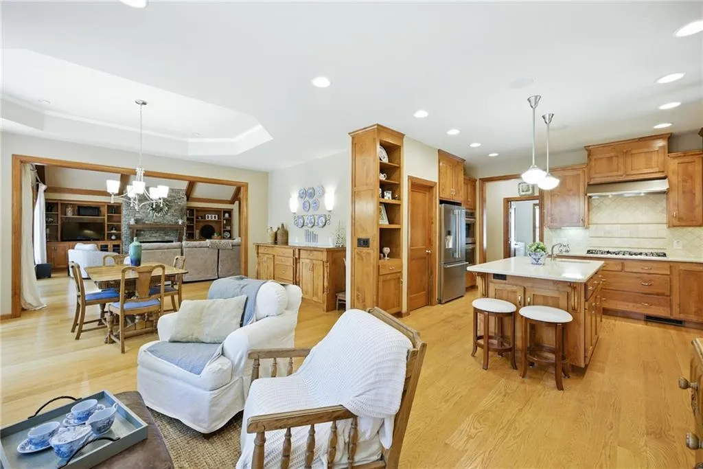 Gainesville, Georgia 30504, United States, 4 Bedrooms Bedrooms, ,5 BathroomsBathrooms,Residential,Pending,197914