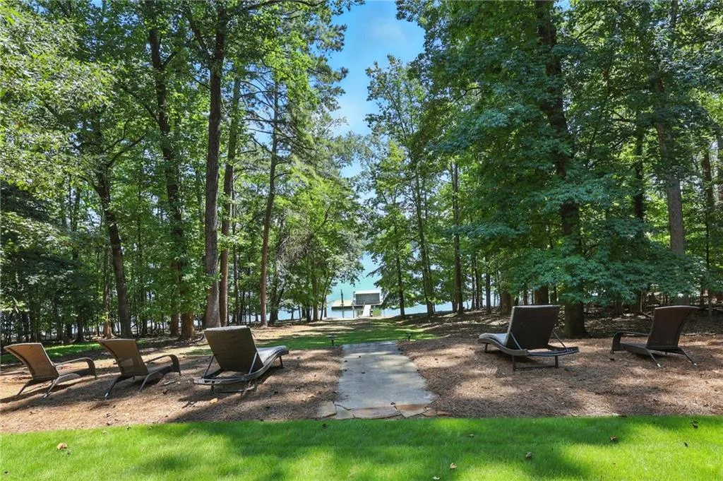 Gainesville, Georgia 30504, United States, 4 Bedrooms Bedrooms, ,5 BathroomsBathrooms,Residential,Pending,197914