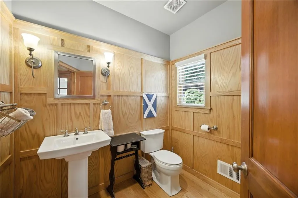 Gainesville, Georgia 30504, United States, 4 Bedrooms Bedrooms, ,5 BathroomsBathrooms,Residential,Pending,197914