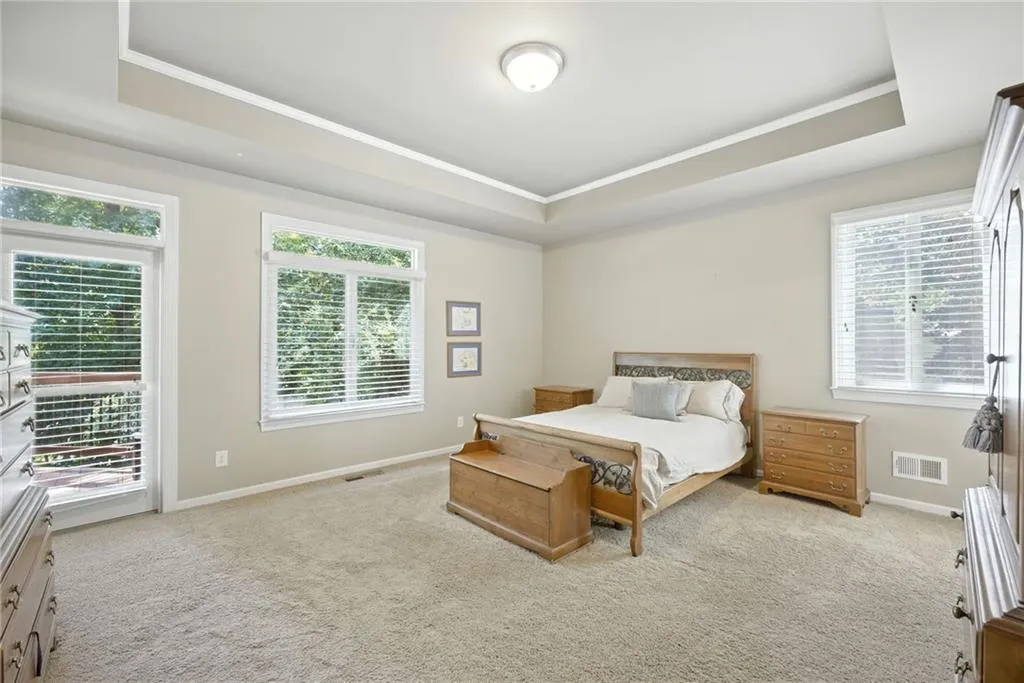 Gainesville, Georgia 30504, United States, 4 Bedrooms Bedrooms, ,5 BathroomsBathrooms,Residential,Pending,197914