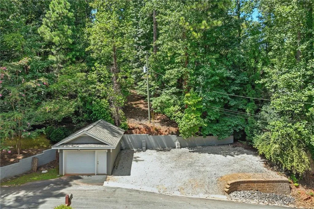 Gainesville, Georgia 30504, United States, 4 Bedrooms Bedrooms, ,5 BathroomsBathrooms,Residential,Pending,197914