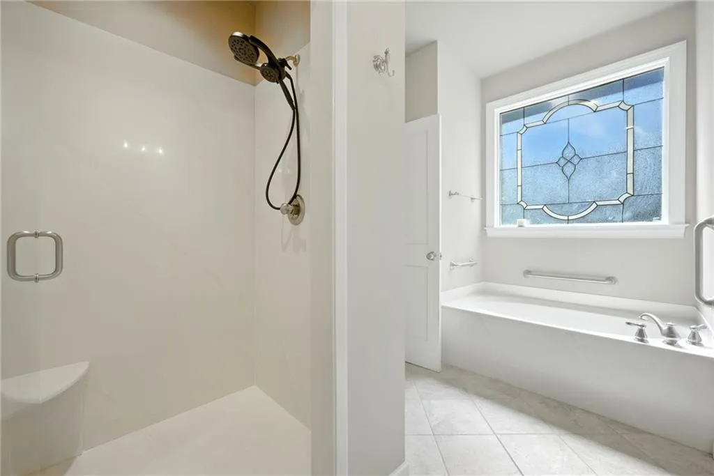 Gainesville, Georgia 30504, United States, 4 Bedrooms Bedrooms, ,5 BathroomsBathrooms,Residential,Pending,197914