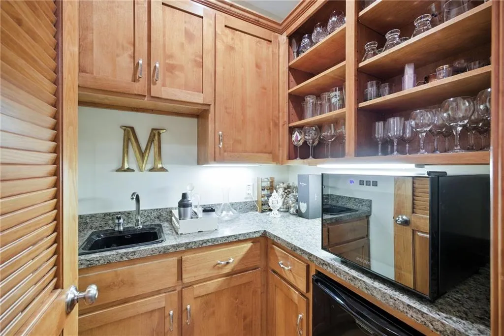 Gainesville, Georgia 30504, United States, 4 Bedrooms Bedrooms, ,5 BathroomsBathrooms,Residential,Pending,197914