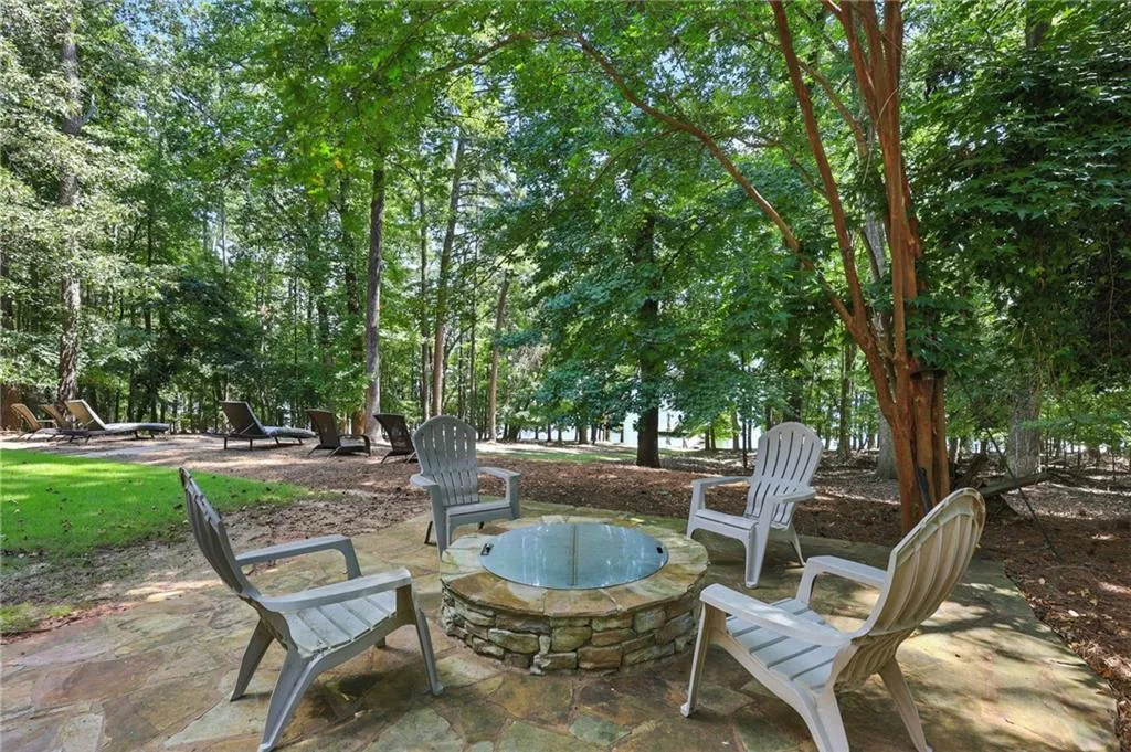 Gainesville, Georgia 30504, United States, 4 Bedrooms Bedrooms, ,5 BathroomsBathrooms,Residential,Pending,197914