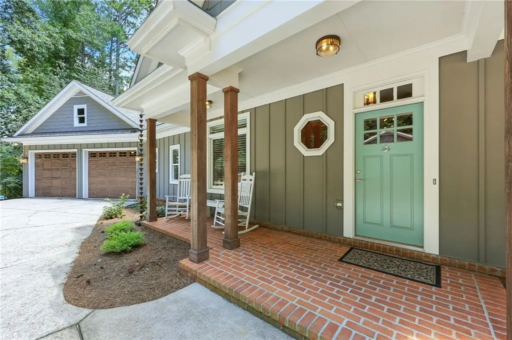 Gainesville, Georgia 30504, United States, 4 Bedrooms Bedrooms, ,5 BathroomsBathrooms,Residential,Pending,197914