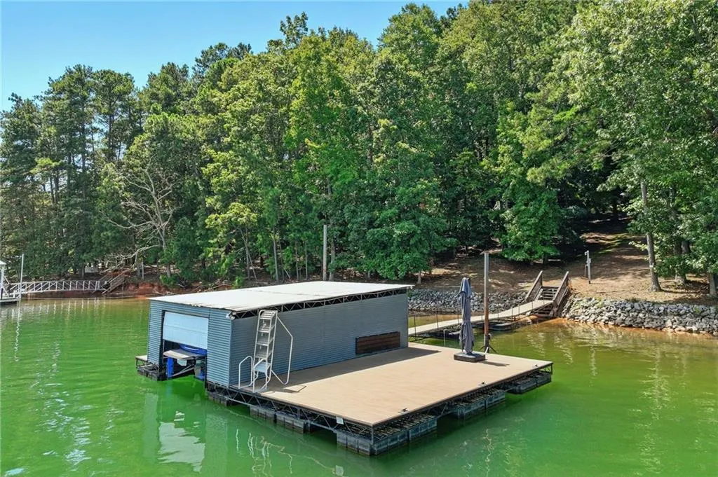 Gainesville, Georgia 30504, United States, 4 Bedrooms Bedrooms, ,5 BathroomsBathrooms,Residential,Pending,197914