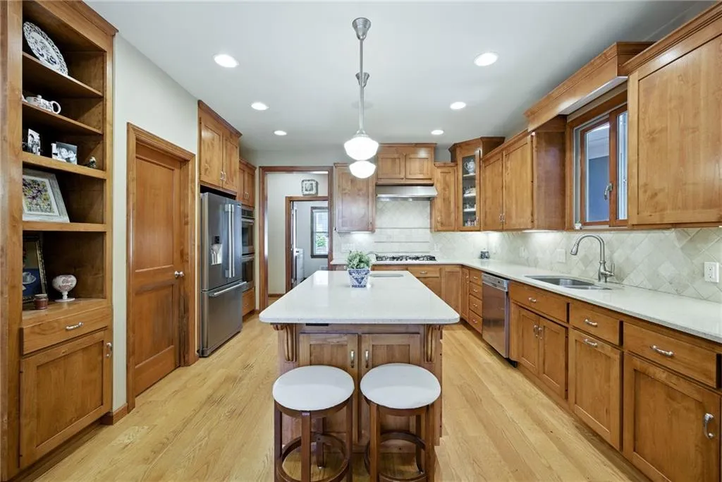 Gainesville, Georgia 30504, United States, 4 Bedrooms Bedrooms, ,5 BathroomsBathrooms,Residential,Pending,197914