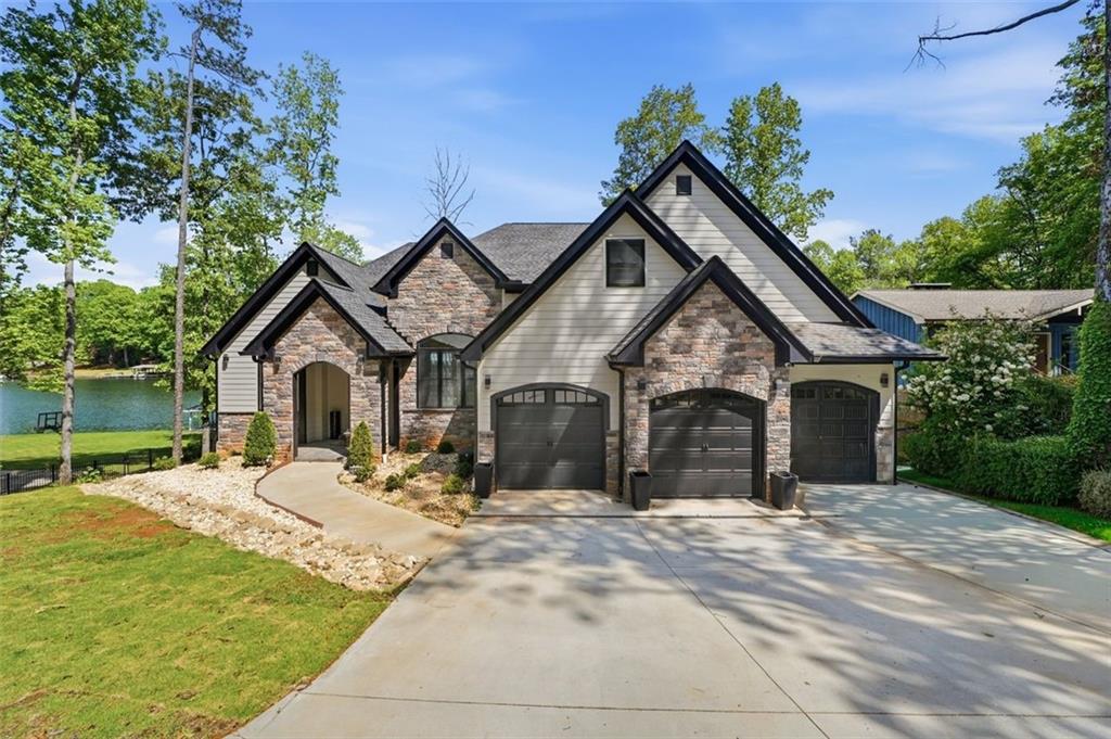 2021 Lakeview Parkway