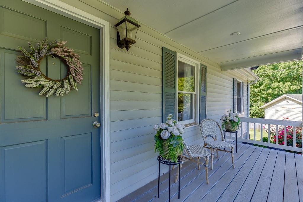 5887 Meadow View Lane