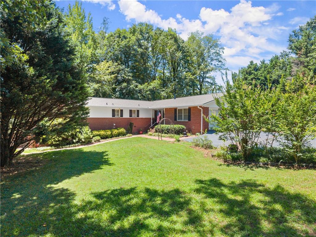 100 Knollwood Lane