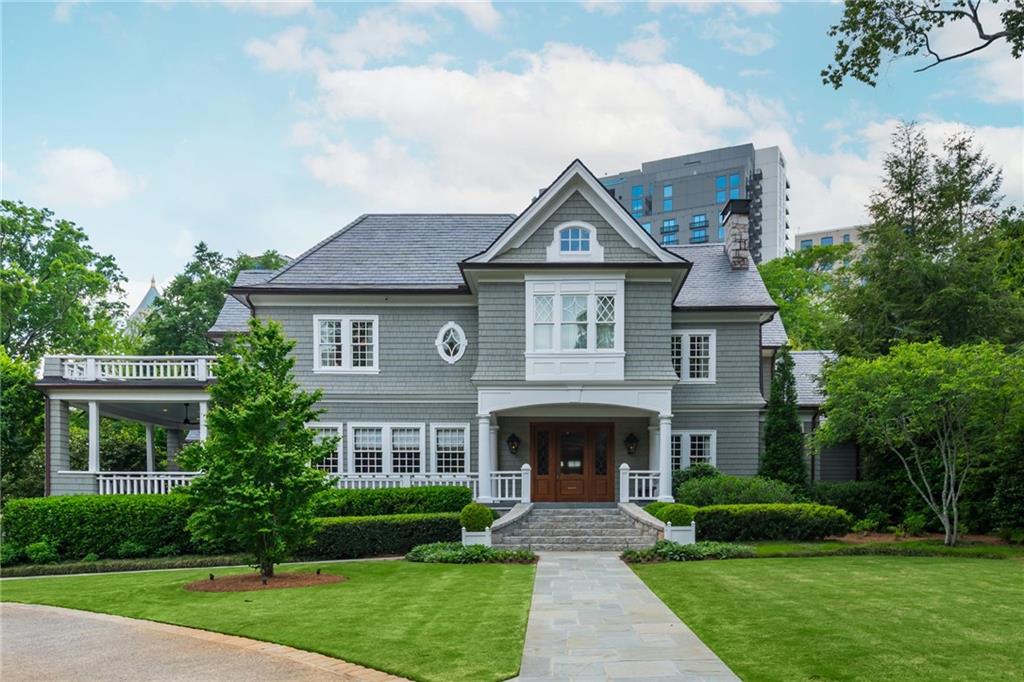 210 Peachtree Circle NE