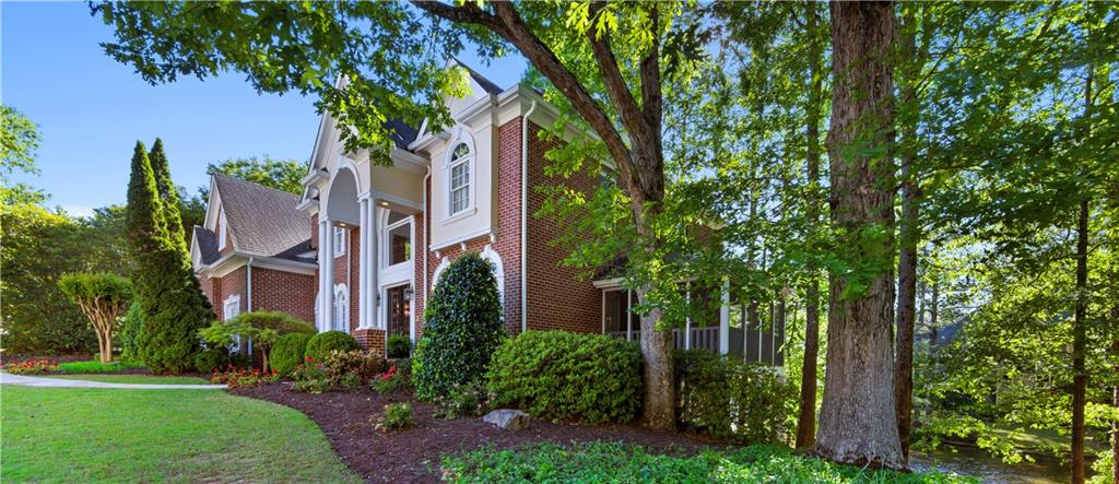 MADISON HALL - Residential