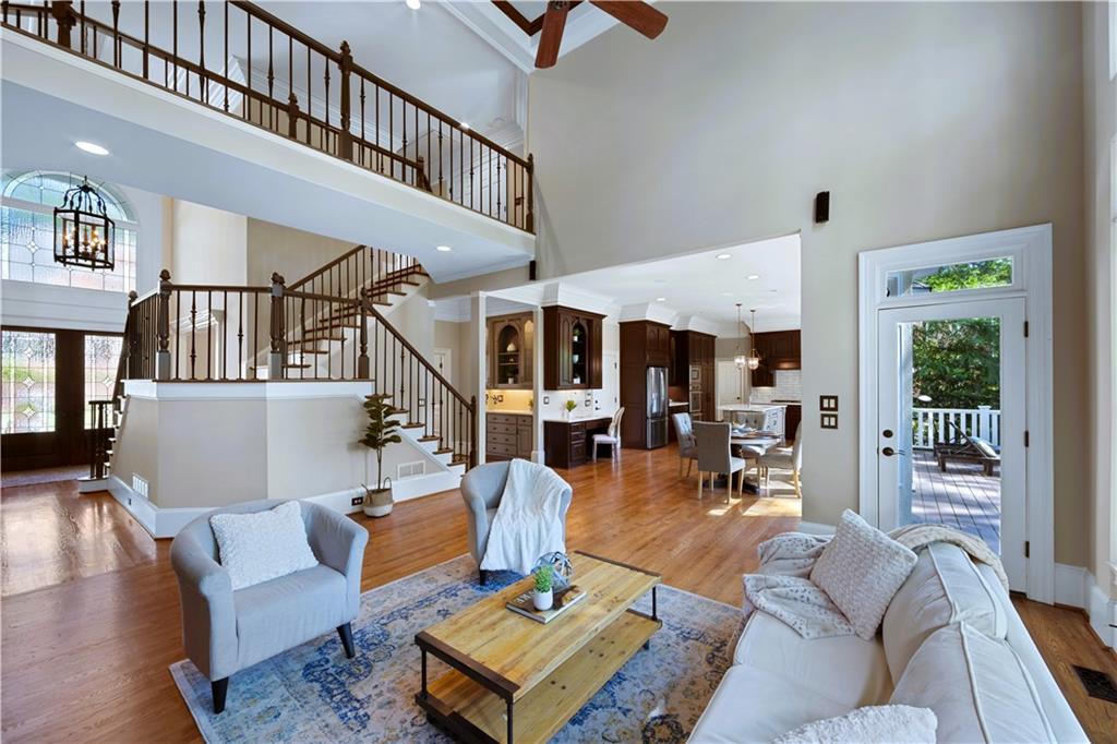 MADISON HALL - Residential