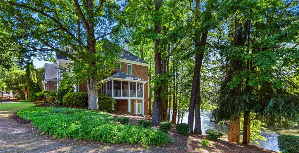 MADISON HALL - Residential