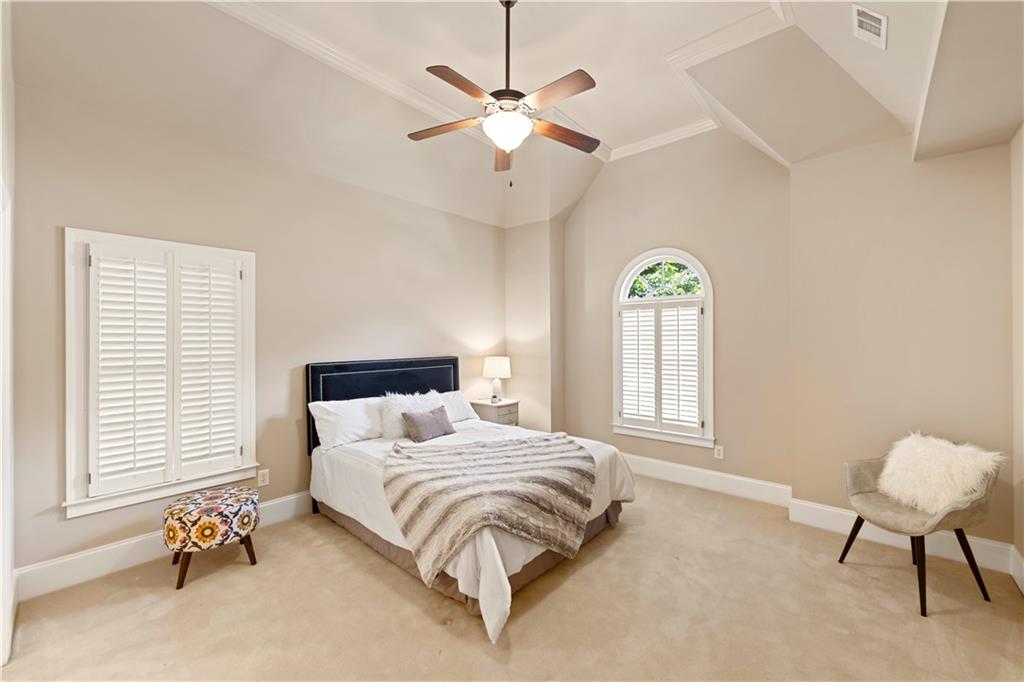 MADISON HALL - Residential