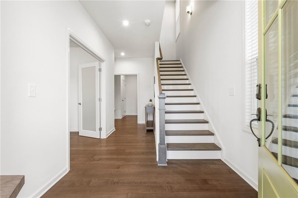 6710 Whitman Walk