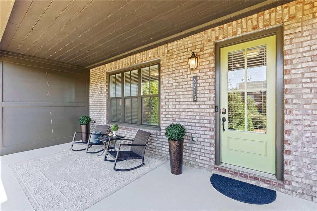 6710 Whitman Walk