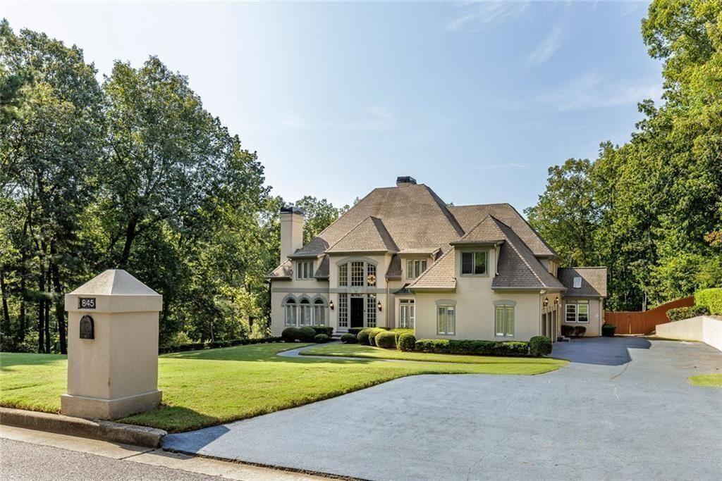845 Jett Ferry Manor