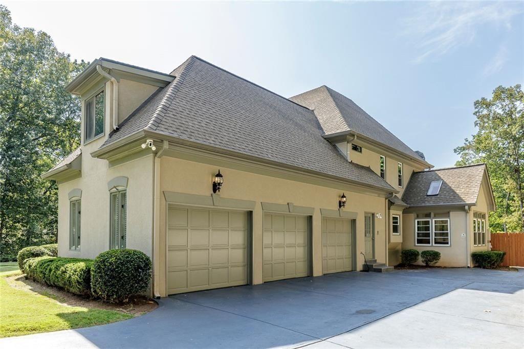 845 Jett Ferry Manor