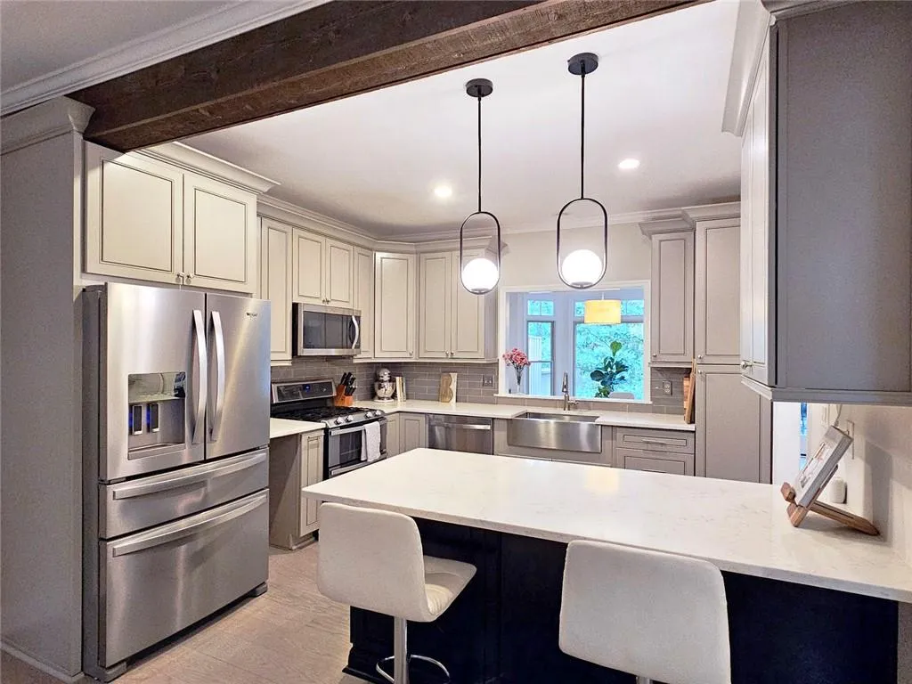 Roswell, Georgia 30075, United States, 4 Bedrooms Bedrooms, ,4 BathroomsBathrooms,Residential,Active,237043