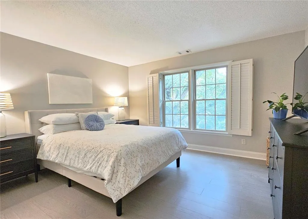 Roswell, Georgia 30075, United States, 4 Bedrooms Bedrooms, ,4 BathroomsBathrooms,Residential,Active,237043