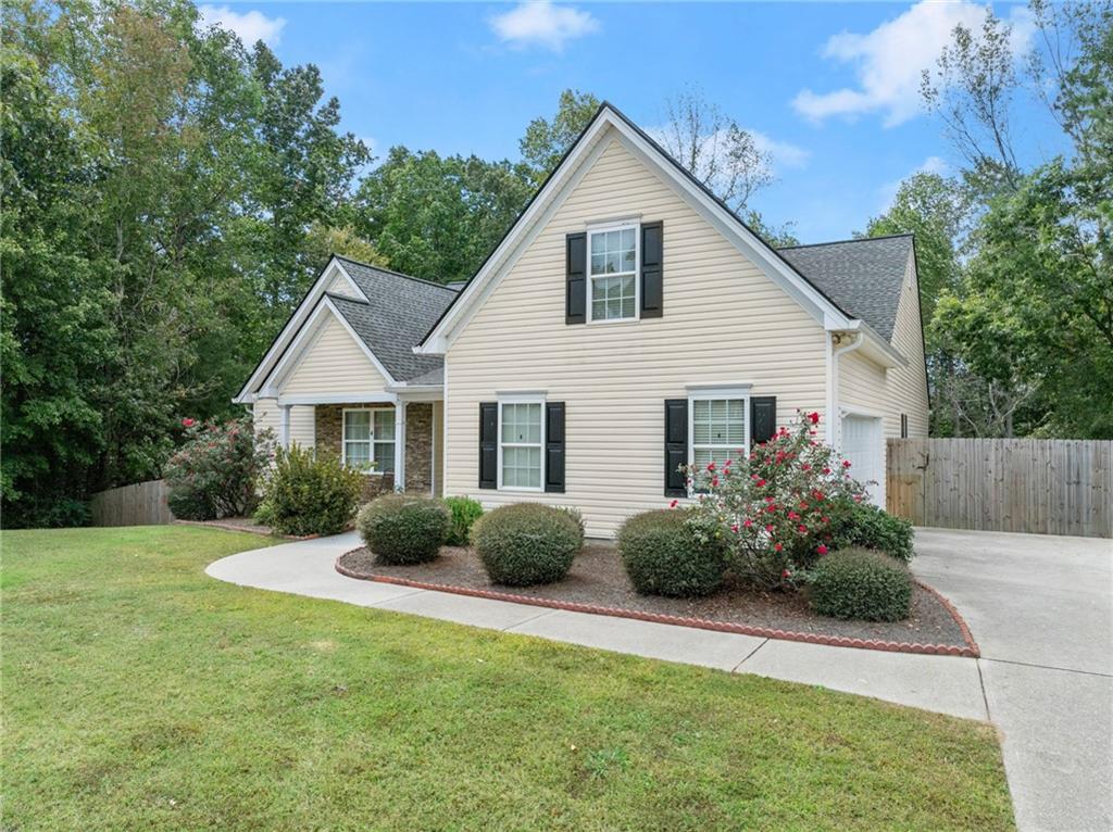 6439 Mossy Boulder Drive, Flowery Branch, Georgia image 3