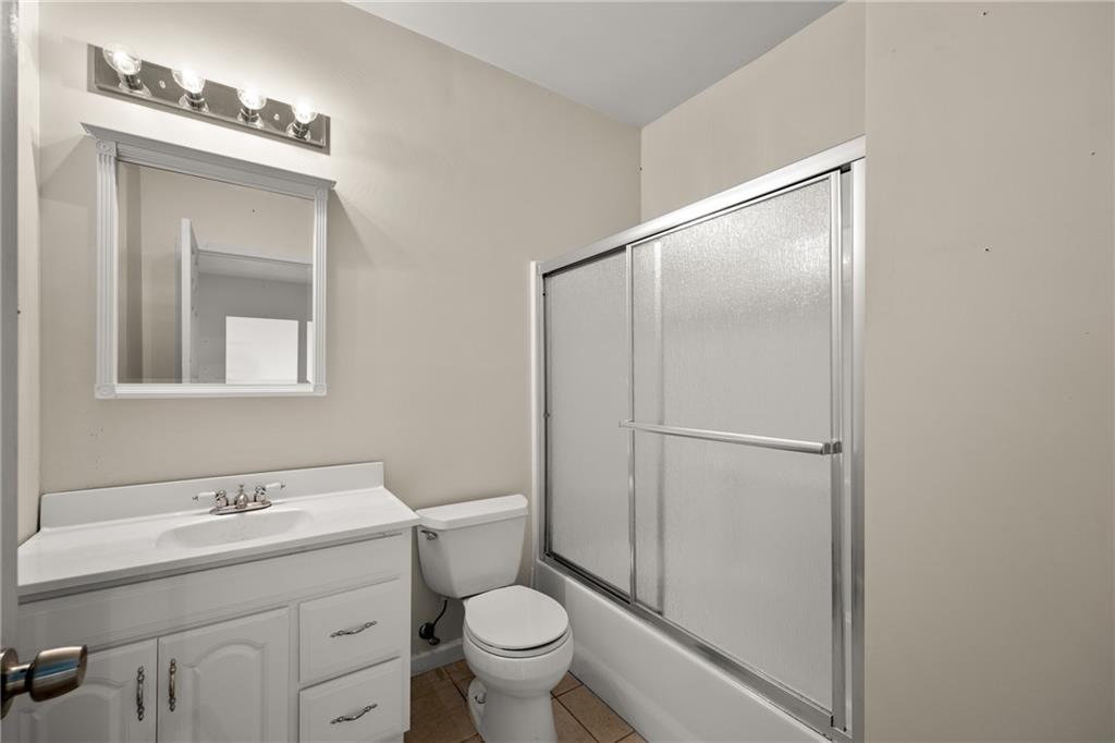 6439 Mossy Boulder Drive, Flowery Branch, Georgia image 49