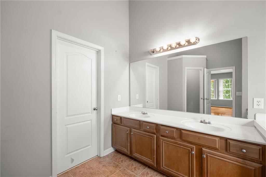 6439 Mossy Boulder Drive, Flowery Branch, Georgia image 32
