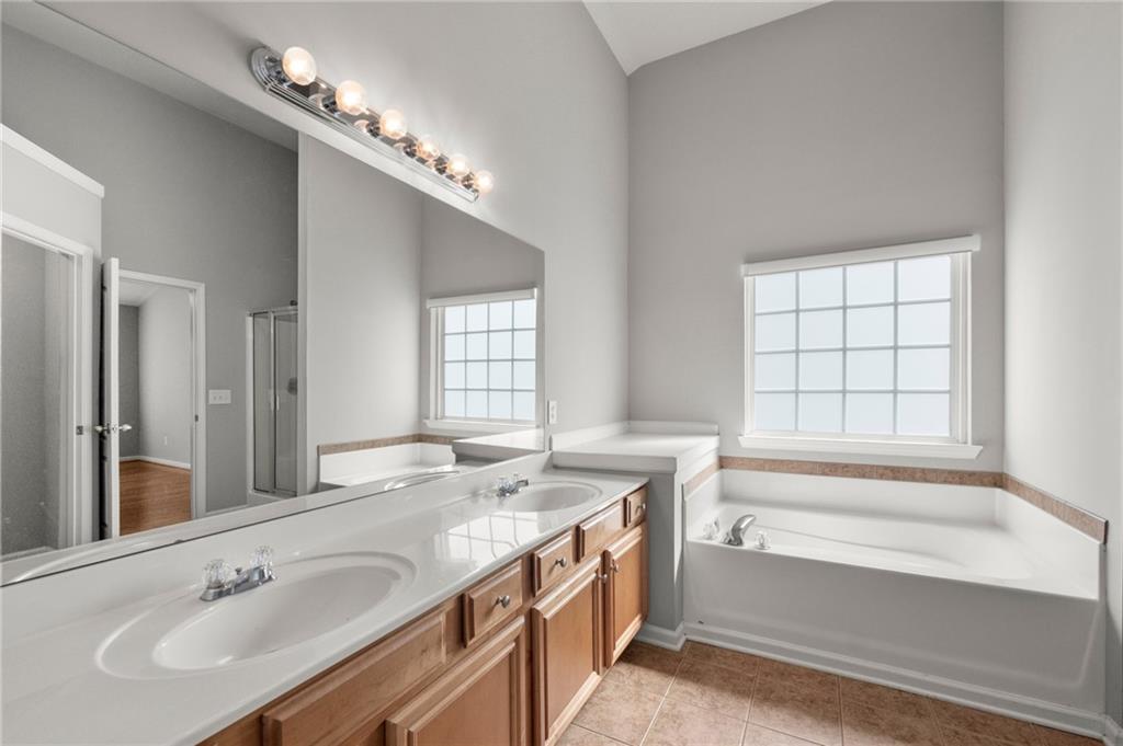 6439 Mossy Boulder Drive, Flowery Branch, Georgia image 30
