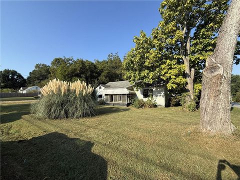 Homes For Sale - 1948 Benson Avenue<br/> Smyrna, GA 30080