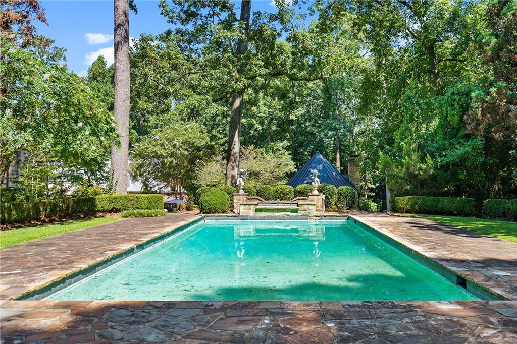 Tuxedo Park - Residential