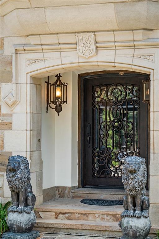 Tuxedo Park - Residential