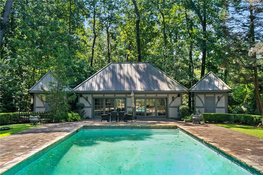 Tuxedo Park - Residential