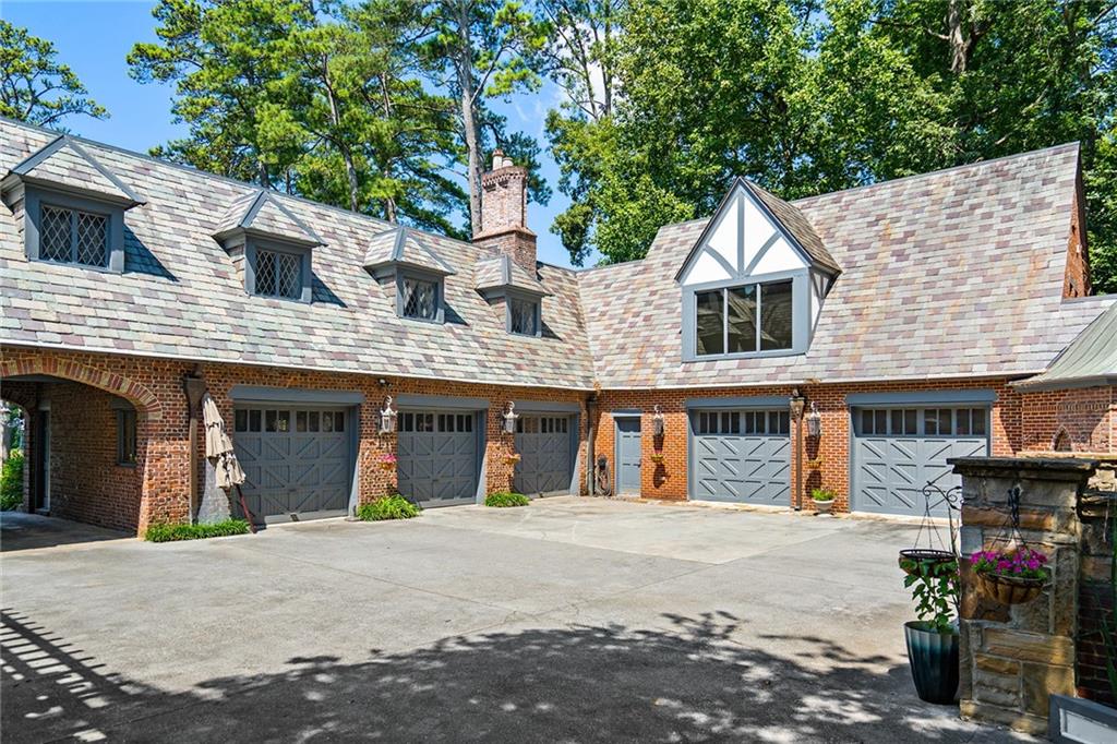 Tuxedo Park - Residential