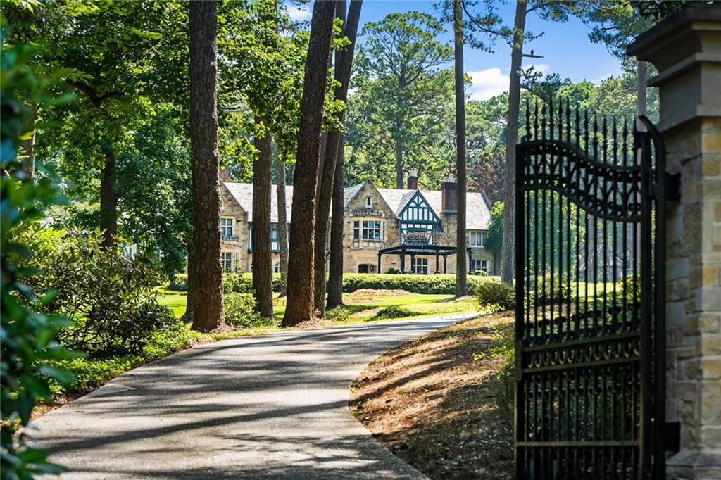Tuxedo Park - Residential