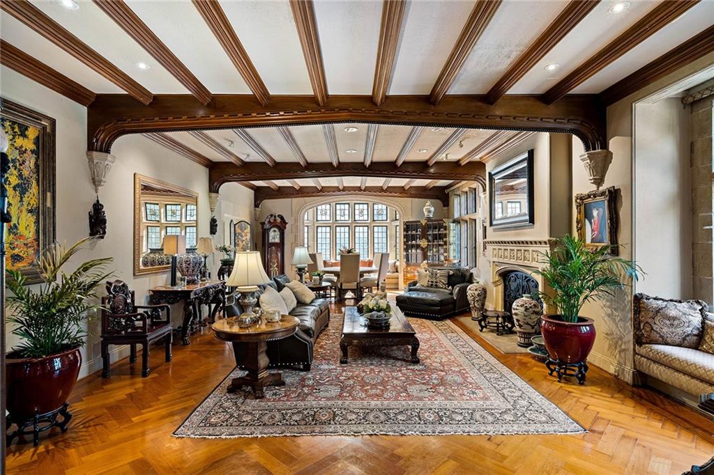 Tuxedo Park - Residential