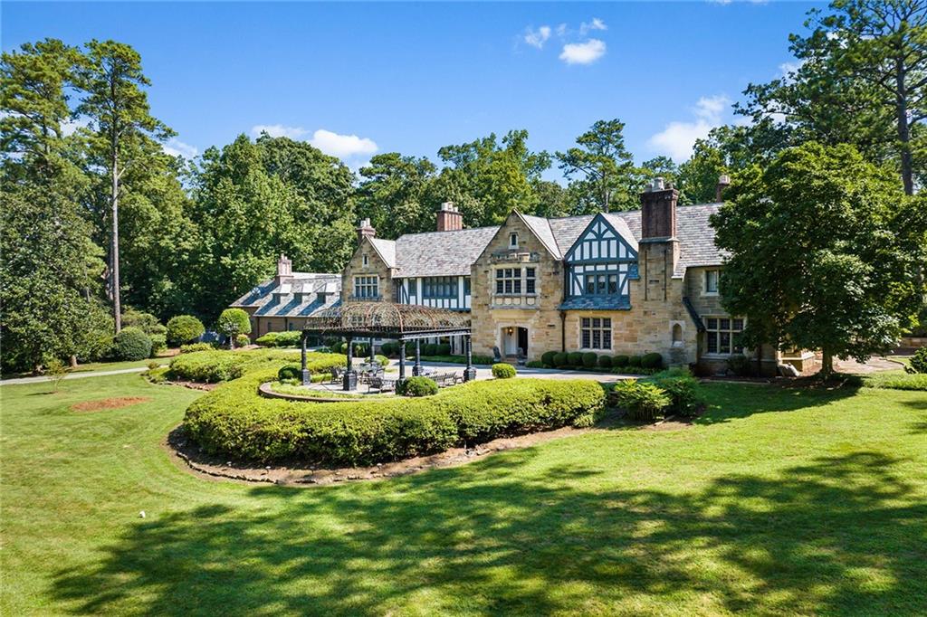 Tuxedo Park - Residential