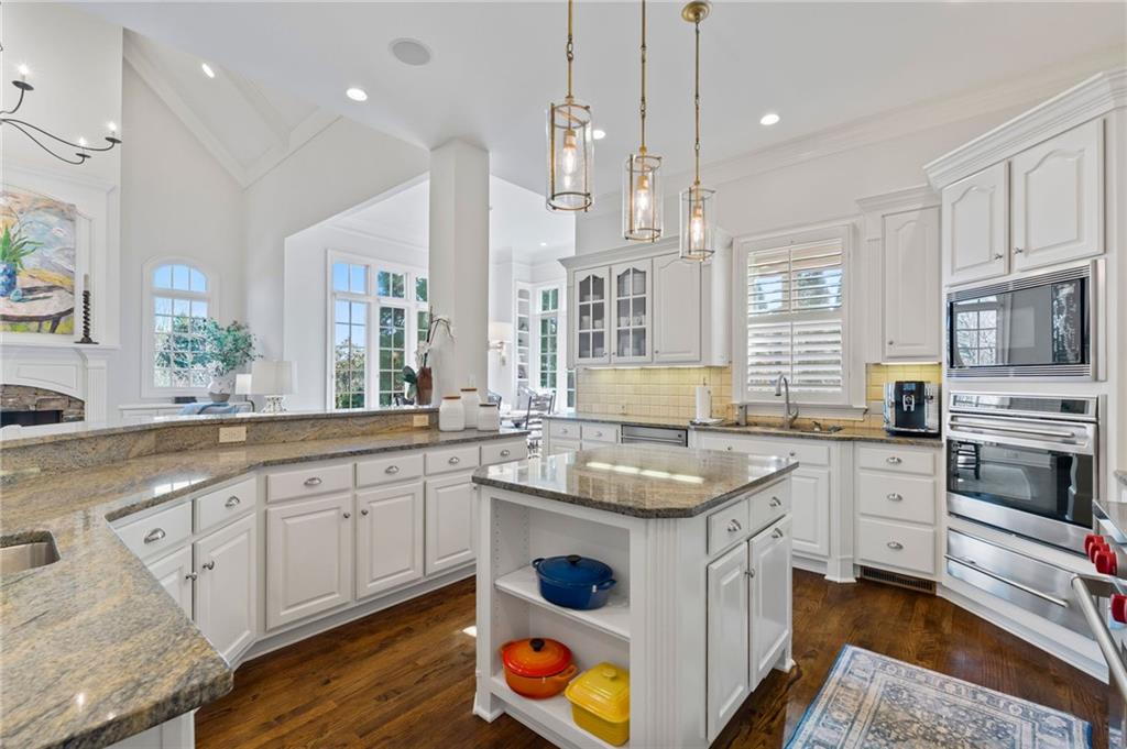 517 Gramercy Drive NE