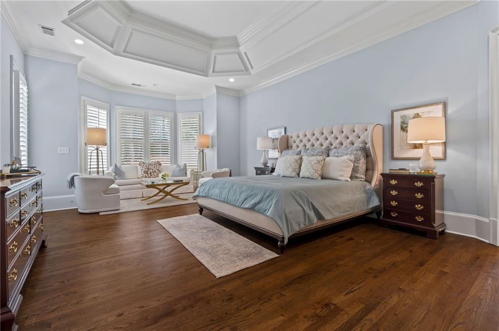 517 Gramercy Drive NE