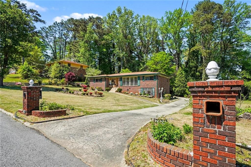 2429 Woodhill Lane