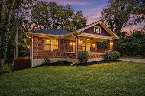 Photo of 829 Rose Circle SW, Atlanta, GA 30310 (MLS # 7733259)