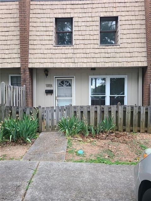 Condo For Sale - 1394 Wood Circle<br/> Clayton County, Morrow, GA 30260