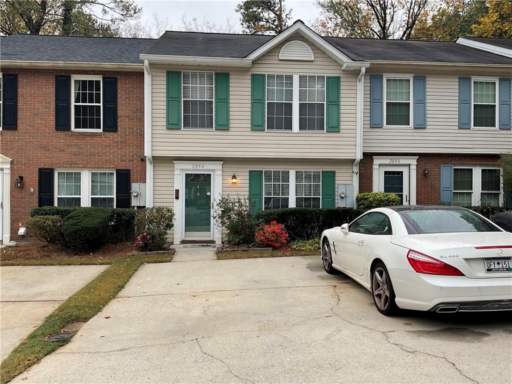 MOVE-IN CONDITION TOWNHOUSE CONVENIENTLY LOCATED IN THE MIDDLE OF EVERYWHERE INTOWN. MINUTES TO DOWNTOWN, MIDTOWN, BUCKHEAD EMERY, CDC CENTER ,BROOKHAVEN, MERCER UNIVERSITY, ST PIUS PRIVATE SCHOOL AND BRAND NEW STATE OF THE ART MOVIE STUDIO. YOU CAN BE IN INTERSTATE 85,285 AND SPAGGHETTI JUNCTION IN 2-3 MINUTES. FRESHLY PAINTED THROUGH-OUT. COZY LIVING ROOM WITH FIREPLACE WITH OPENING CONCEPT. VAULTED BEDROOM AND HALL AREA .NEW CARPET AND LIMINATE FLOOR. HVAC SYSTEMS REPLACED 8 YEARS, ROOF IS 8 YEARS OLD. NEW FENCE IN BACK PATIO. ALL NEW FAUCETS IN KITCHEN AND ALL BATHROOMS. PRIVATE COURTYARD PATIO PERFECT FOR RELAXING AND WINDING DOWN AFTER A HARD WORKING DAY WITH A GLASS OF WINE AND CHILL OUT OR A NICE COOK OUT ON WEEKEND AND GATHERING PARTY WITH FRIENDS. VERY WELL KEPT MAINTAINANCE HOME . CLOSE TO SHOPPINGS, SCHOOLS , RESTAURANTS AND MAJOR HWY WITH INTERNATIONAL MARKETS AND DIFFERENT CULTURES. BRAND NEW DRESDEN PARK IS UNDER WAY TO FINISHED NEXT YEAR. VERY LOW HOA FEE AND THERE IS RENTAL RESTRICTION MAKE IT UNIQUE , SAFE ,QUITE NEIGHBORHOOD AND PEACEFUL PLACE TO LIVE. EASY ACCESS TO MARTA TRAIN .
PRICE IS REDUCED TO SALE AND SELLER IS FIRM WITH THE PRICE.....SO HURRY BEFORE ITS GONE !