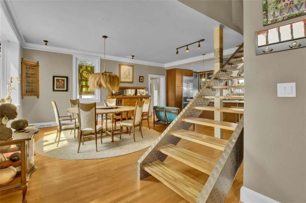 2221 Highview Road