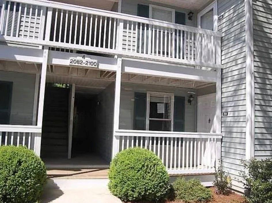 Charming condo in prime Decatur location! Nestled in the desirable North Decatur Condominiums, this spacious unit offers great bones and endless potential. Just minutes from Downtown Decatur, Emory, and the CDC. With a little TLC, this home can truly shine! An excellent opportunity for homeowners or investors alike. Convenient to shops, dining, and major highways.