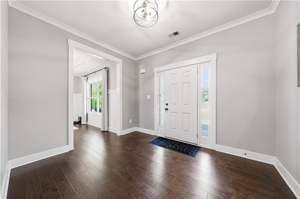 60 NE Grand Georgian Court NE