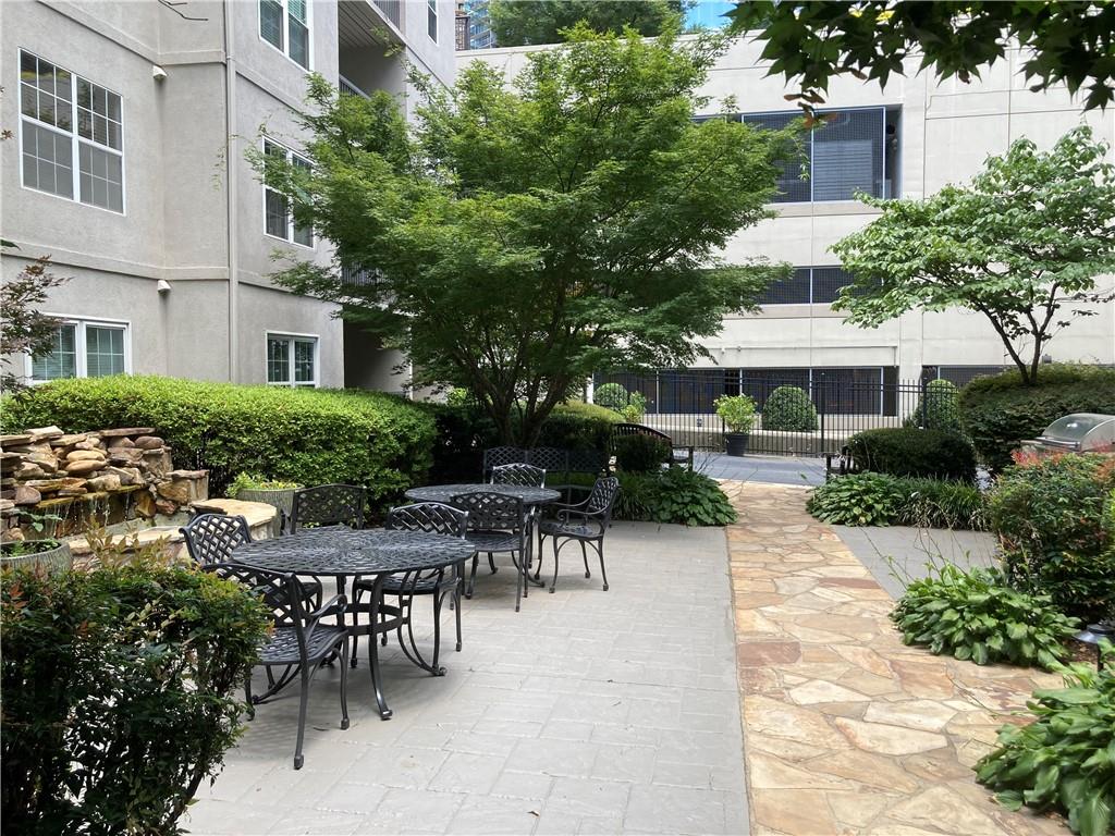 1075 Peachtree Walk A205