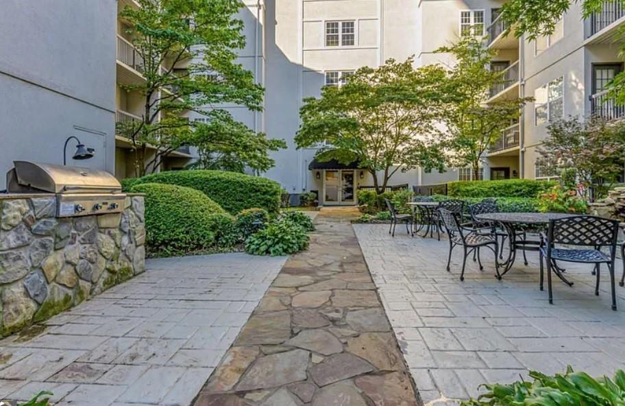 1075 Peachtree Walk A205